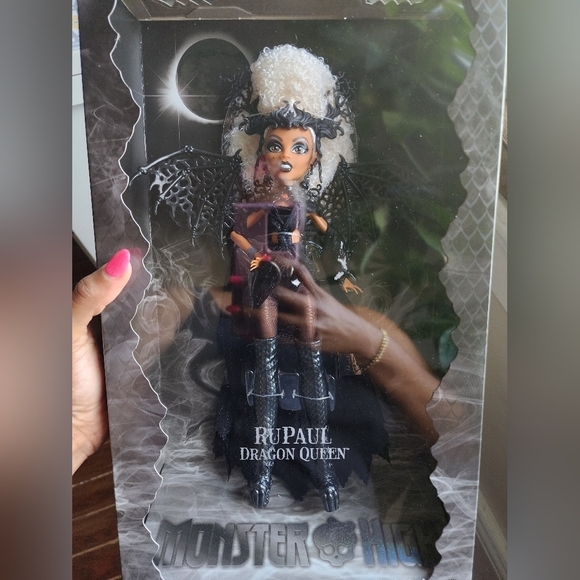 NWT RuPaul Dragon Queen Doll Monster High Mattel Fashion Collectible, NIB NRFB - Picture 7 of 12